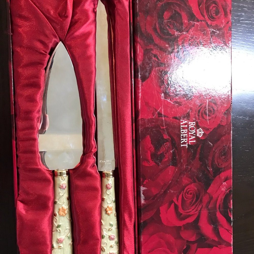 ROYAL ALBERT OLD COUNTRY CAKE FLATWARE SET